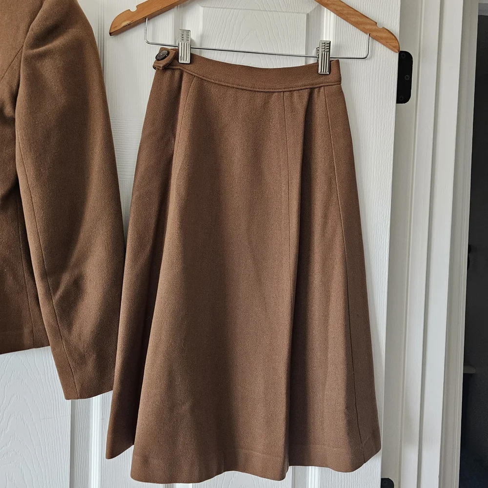 1940s Vintage Betty Rose S XS Wool Princess Seam Blazer Skirt Suit Set Camel WW2